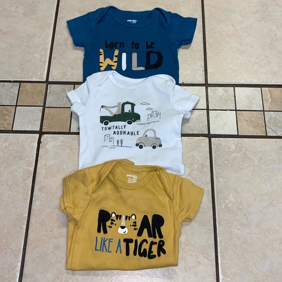 Baby onesie - Picture 1 of 2